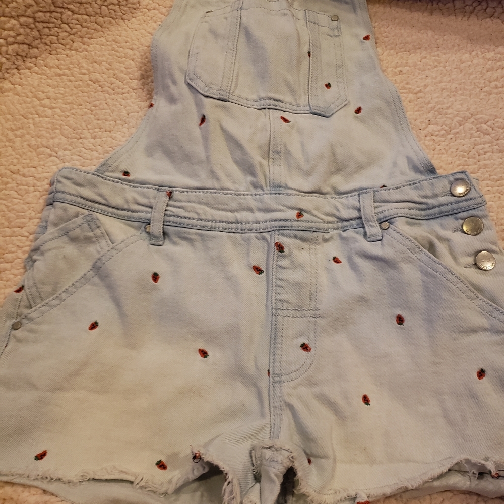 Tinseltown girls overall shorts.